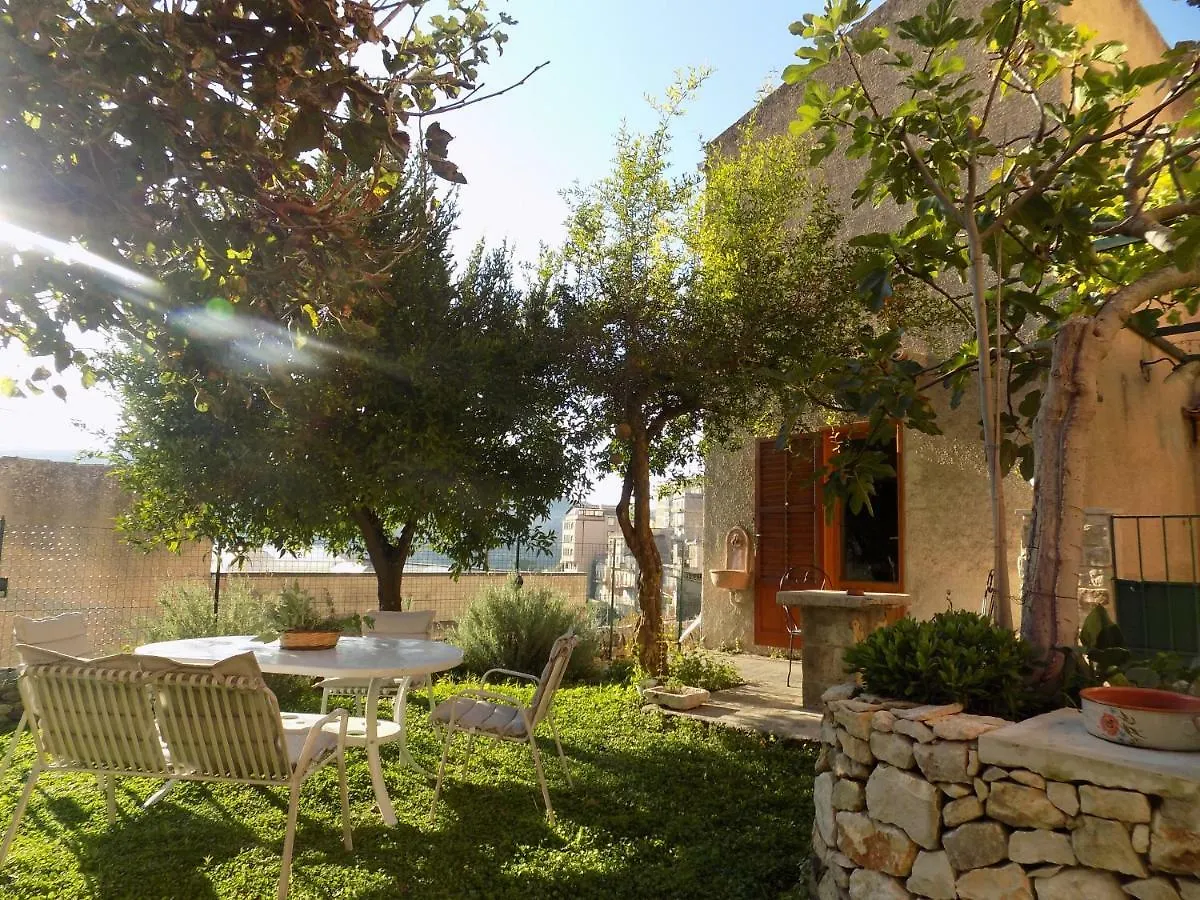 Garden&House Amore Vero Modica Tatil Evi